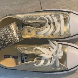 Converse Never worn! Gold
